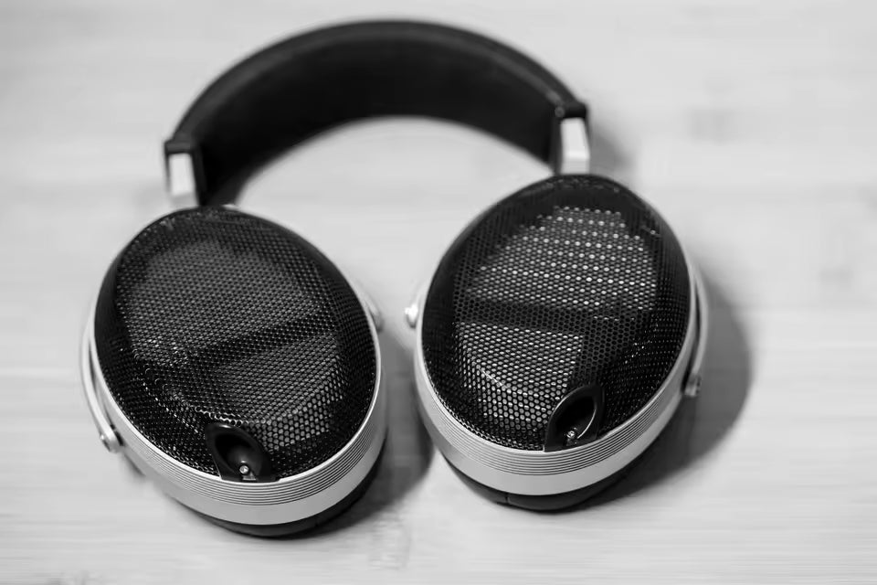 EFEP Full-Size Over-Ear Open-Back solitaire P Planar Magnetics Headphone with Stealth Magnets for Audiophiles, Home & Studio
